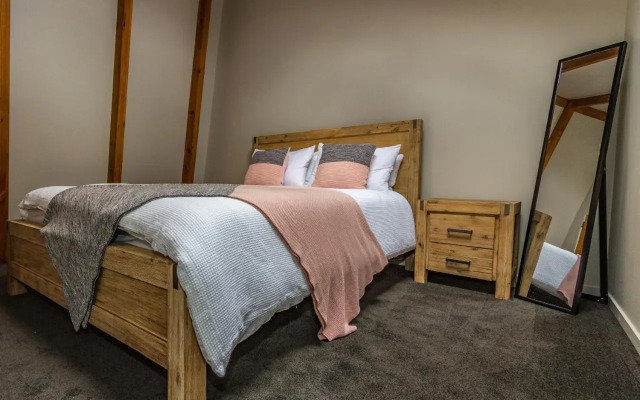 98 on Clyde Spa Retreat - Ohakune Holiday Home