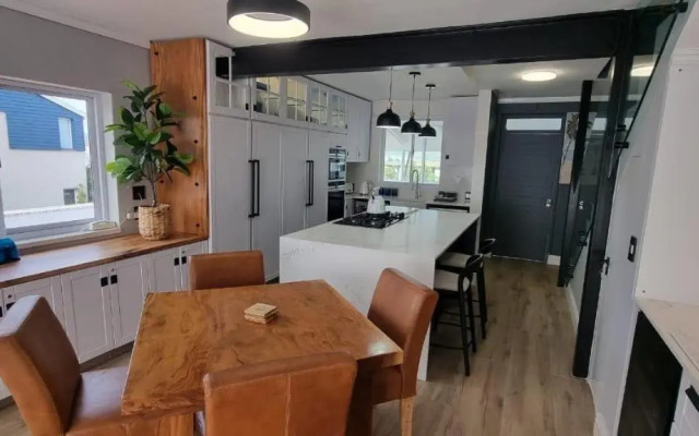 Waterfront New Listng - 8 South Quay -