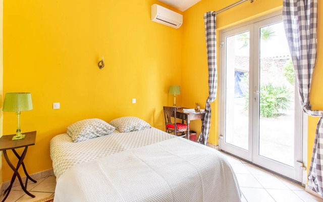 Tranquil holiday home in Cébazan with private pool
