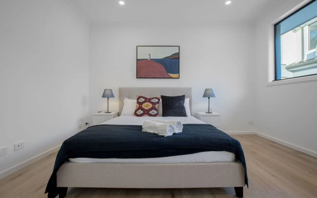 Trendy Sweet Home In Blackburn South