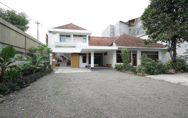 OYO 2048 Hotel Cahya Panorama