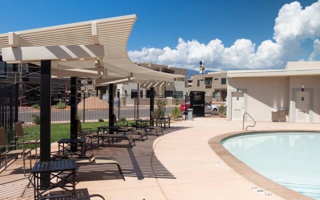 Poolside Perfection - Close to Zion