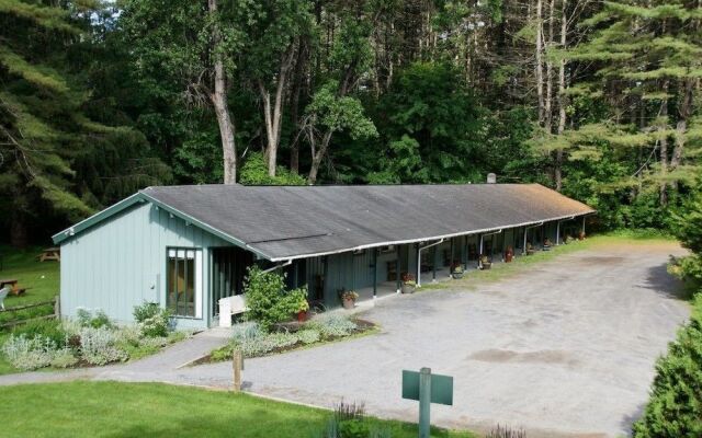 Saratoga Garden Motel