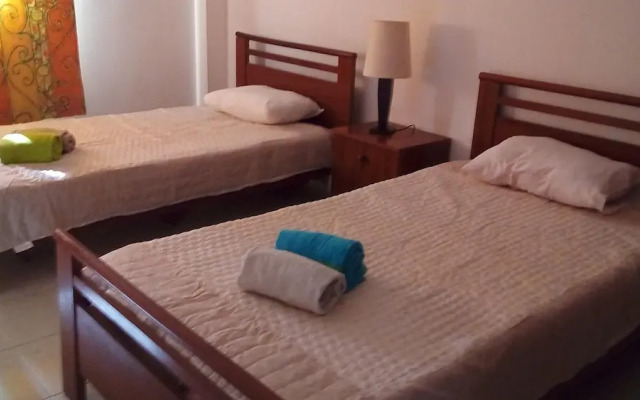 Lovely 4-bed Apartment in Estombar