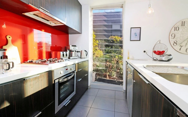 Fitzroy, Street Art - Rejuvenate Stays