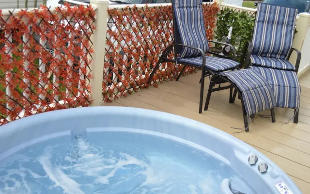 Tattershall Lakes Luxury Caravan With Hot tub