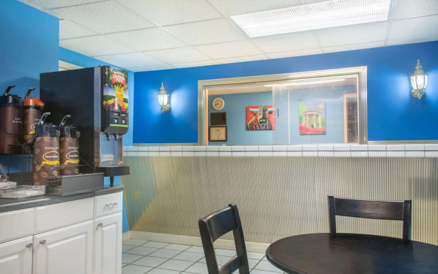 Super 8 by Wyndham Durham/University Area NC