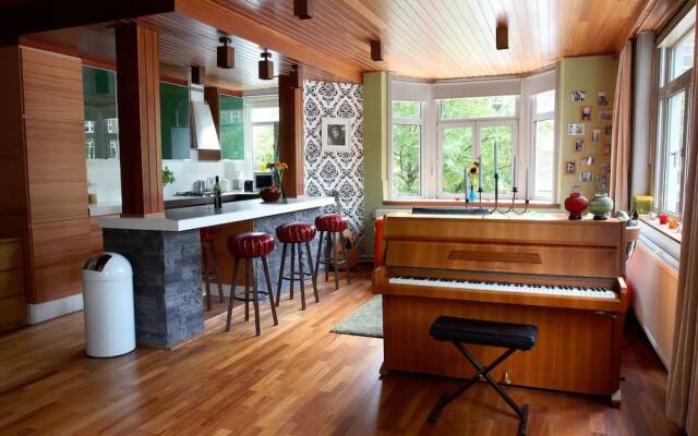 Retro Luxury Apartment