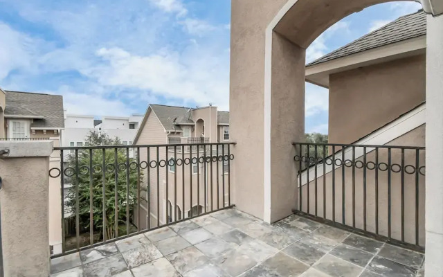 Lux Galleria Home-5BR Roof Deck