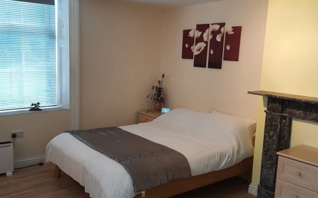 Self Contained Studio Flat in Winterton Hall