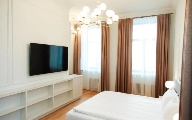 Roze Center Apartments