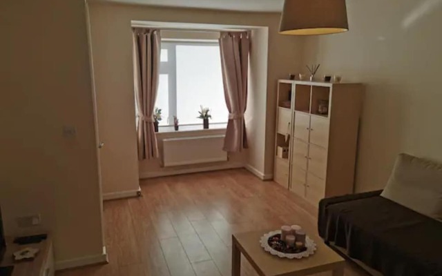 Entire 3 Bedroom House Manchester Free Parking