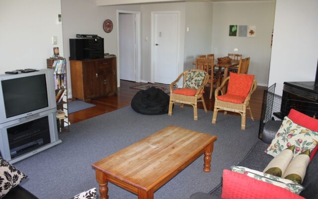 16 Torquay Tce