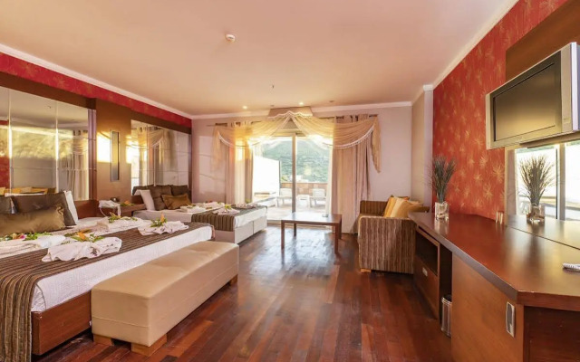 Maira Deluxe Resort Hotel