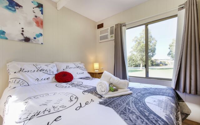 Serpentine Falls Park Home & Tourist Village
