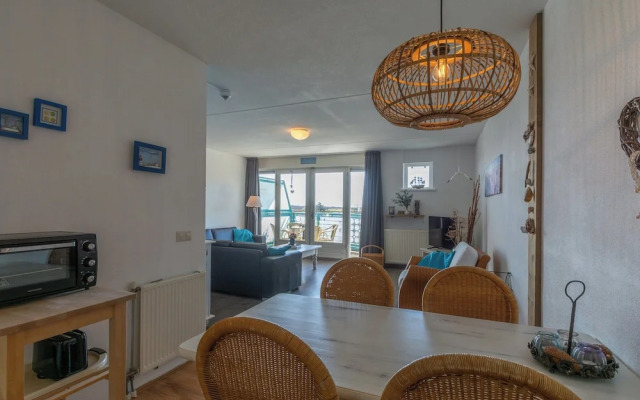 Spacious Seaside Apartment
