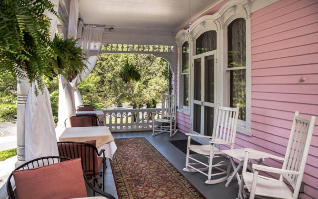 Cedar Crest Inn