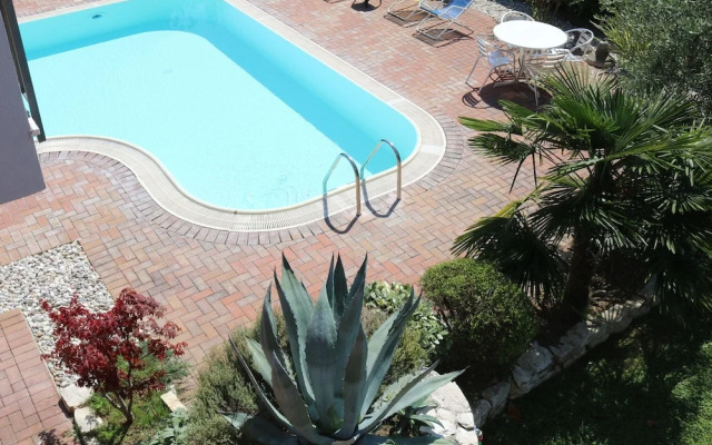 Holiday Apartment near Lake, Shared Swimming Pool