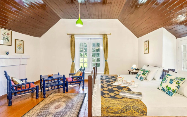 StayVista at 8Oaks - Ancestral Bungalow with massive lawn