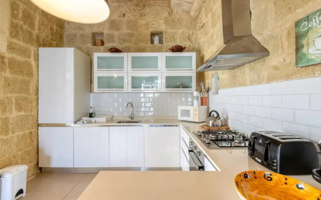 Ta Patee Pool Farmhouse in Gozo