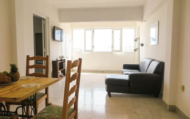 Bostoc, Knocking on Cuba