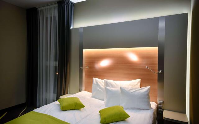 Best Western Plus Lakeside Hotel