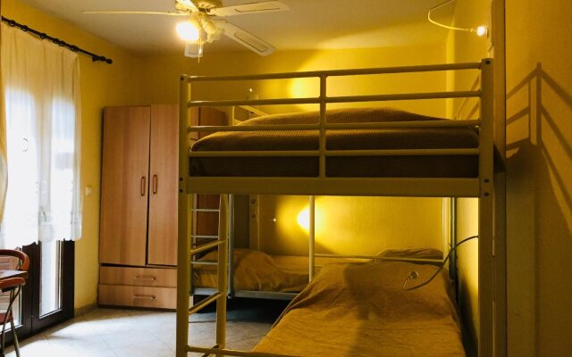 Arabas —  Hostel