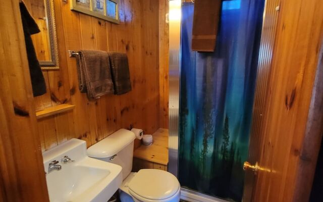 Two Rivers Motel and Cabins