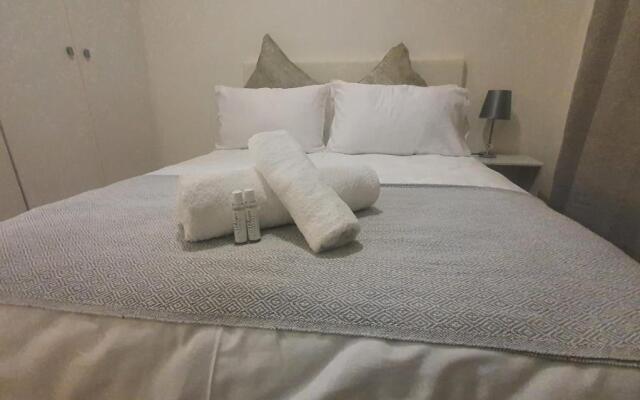 Stunning, Modern 1 bedroom Apartment Sandton