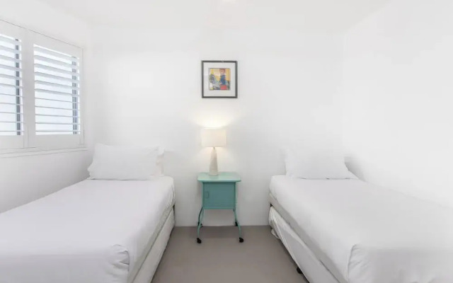 Stunning She Oak Lane 2 BR Apartment