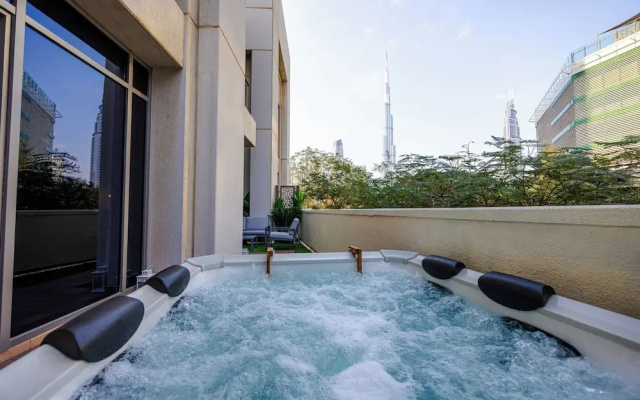 Durrani Homes - The Luxe Retreat 4BR Podium villa with private Jacuzzi and Burj Khalifa View