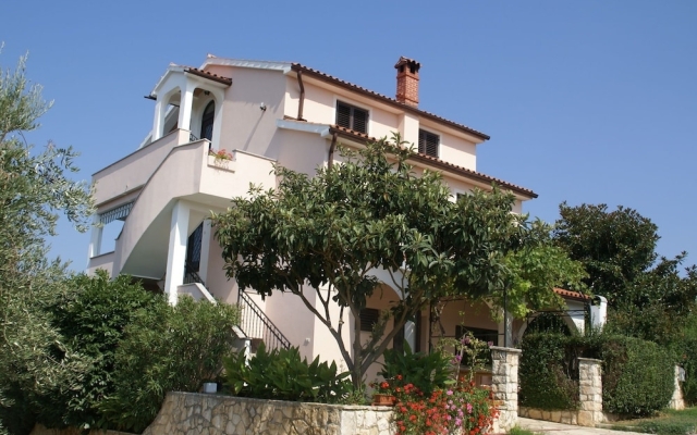 Lovely Apartment With Swimming Pool in Banjole