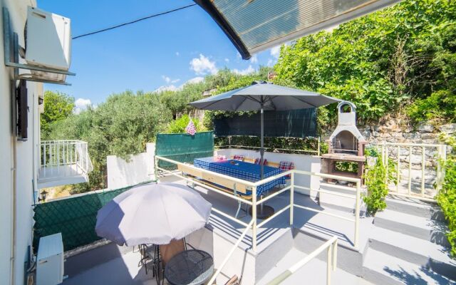 Studio Next to the Beach w Terrace and Parking