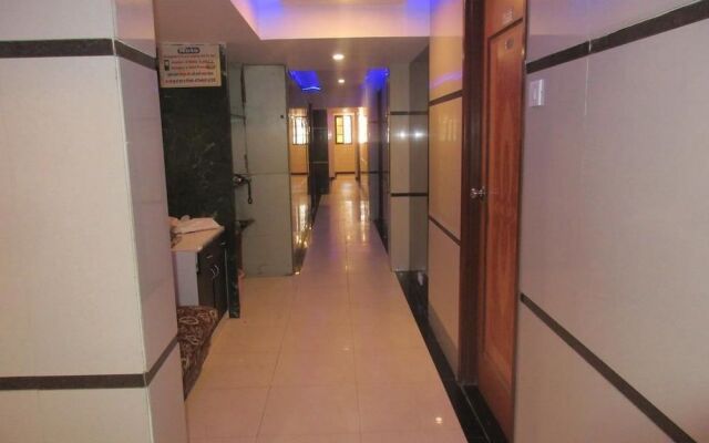 Hotel Saroja Palace