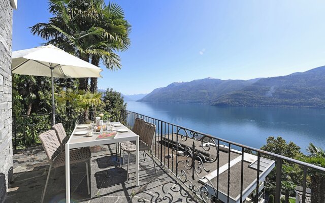 Peace Over the Lake Room 1