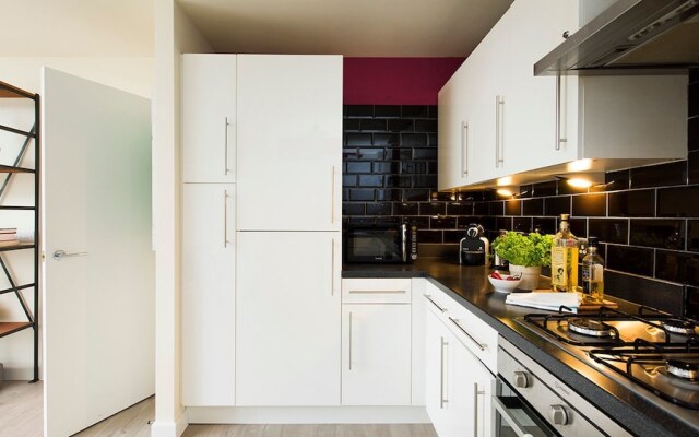 Bright and Spacious 2BR Flat in East London