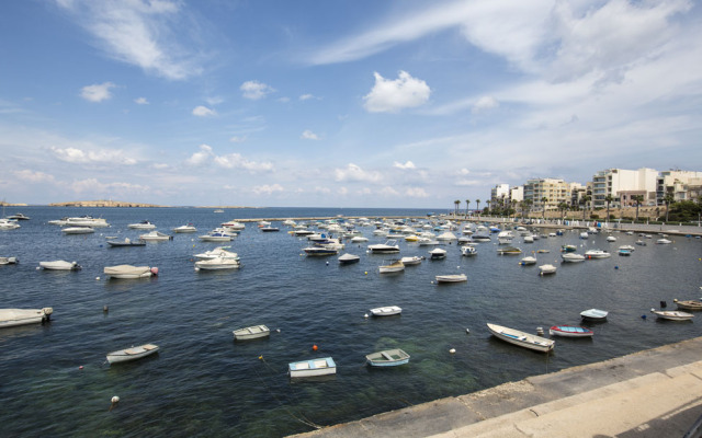 Gillieru Harbour Hotel