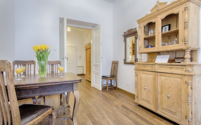 Tyzenhauz Apartments