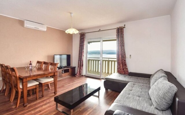 Emilie's House And Apartment