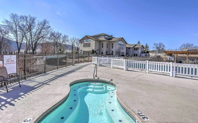 5 Mi to Strip! Pointe Royale Condo w/ Indoor Pool