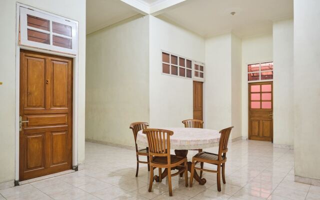 OYO 2061 Rizki Dhira Guest House Syariah