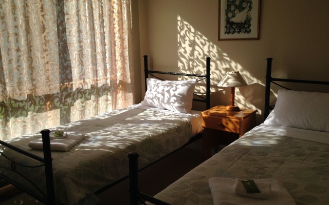 Daysy Hill Country Cottages – Guest Rooms – Port Campbell