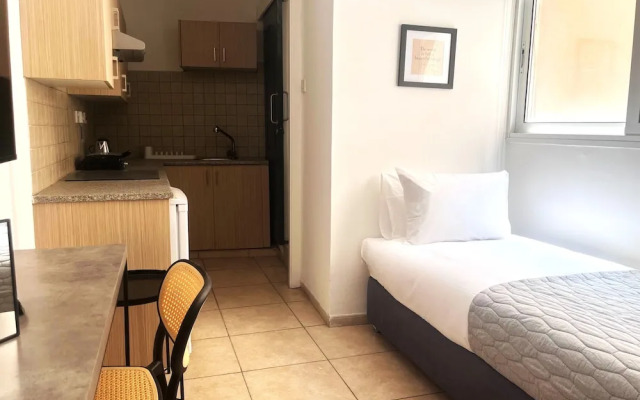Phaedrus Living: Hoopoe Residencies 011