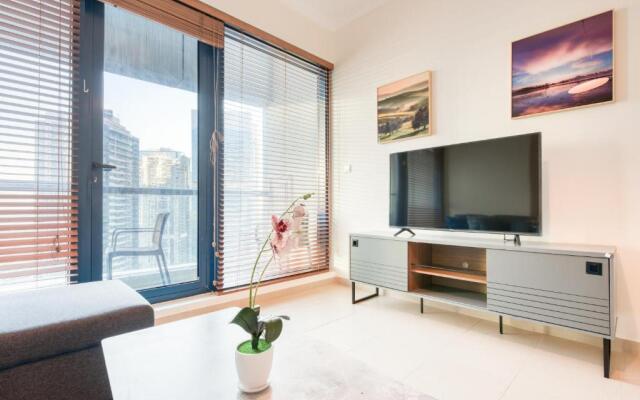 RH- Cozy 1 BR Duplex in X1 Tower