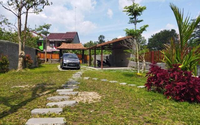 Adine Guest House