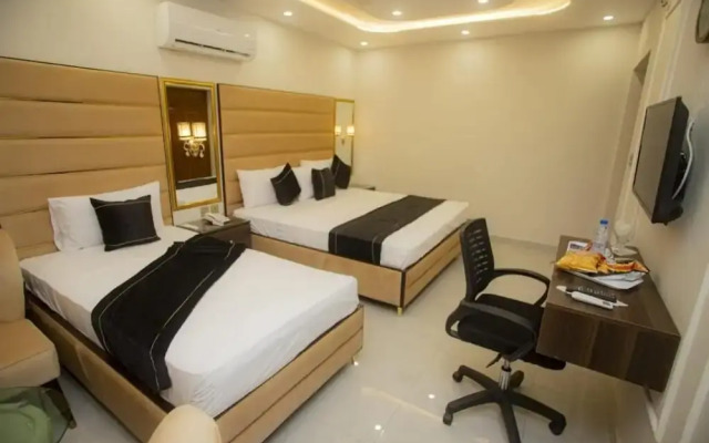 Hotel White Seasson managed by Zaheer Masih