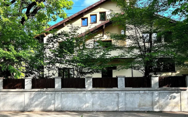 Kesletz House