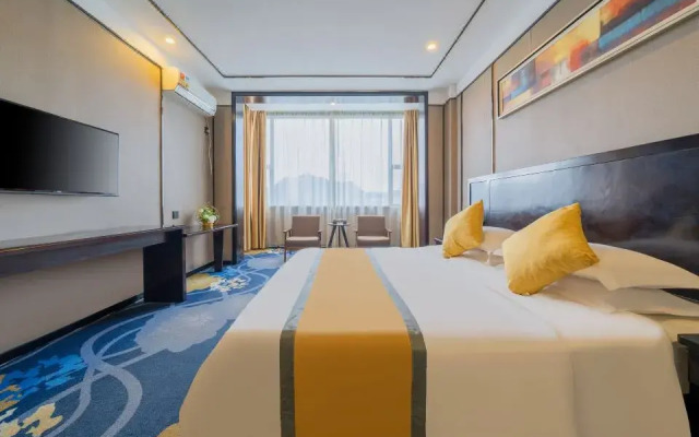 Pingxiang Guotai Hotel (Bus Terminal Food Street)