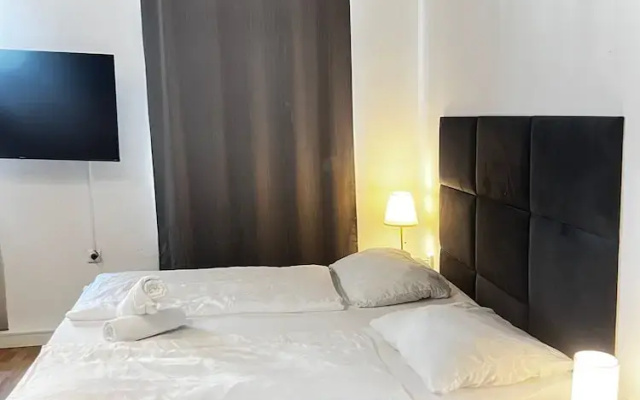 Pleasant 2BR Apt Near U6 Schöpfwerk