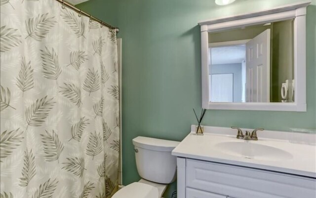 Fernandina Shores Condo with Private Balcony and Access to Pool by RedAwning